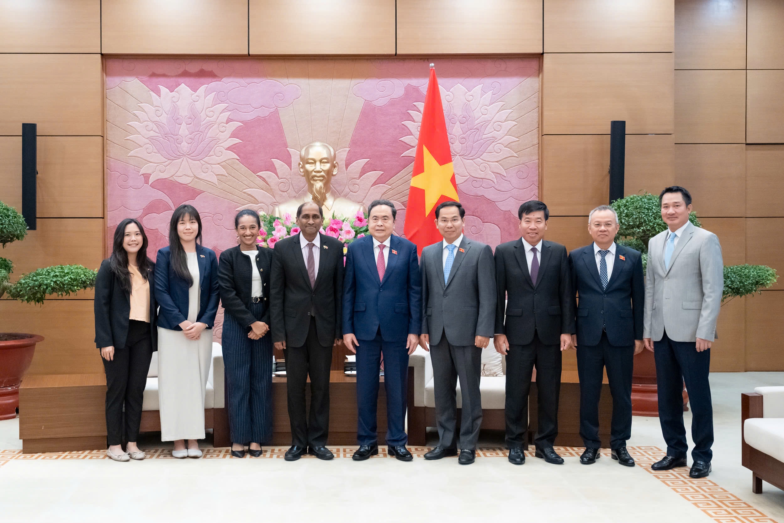 Chủ tịch Quốc hội Trần Thanh Mẫn tiếp Đại sứ Indonesia và Singapore đến chào từ biệt nhân kết thúc nhiệm kỳ