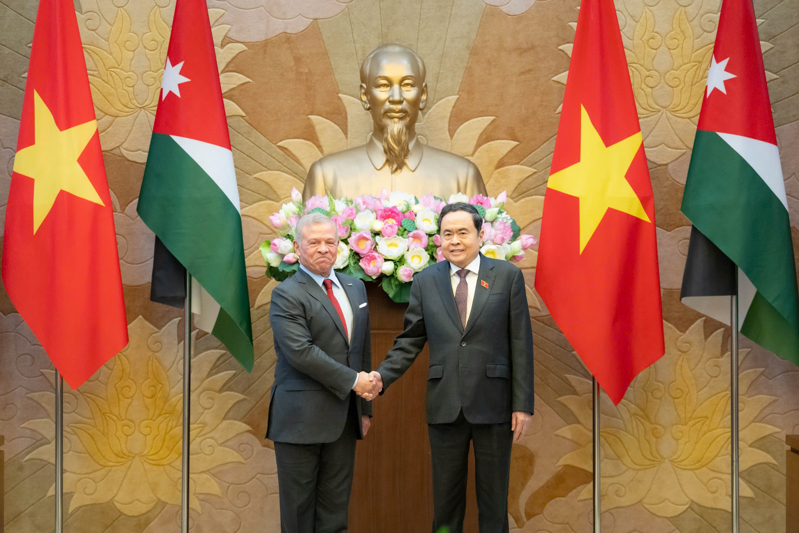 Hoàn thiện khung pháp lý, ủng hộ các chính sách tạo thuận lợi cho hợp tác song phương Việt Nam – Jordan