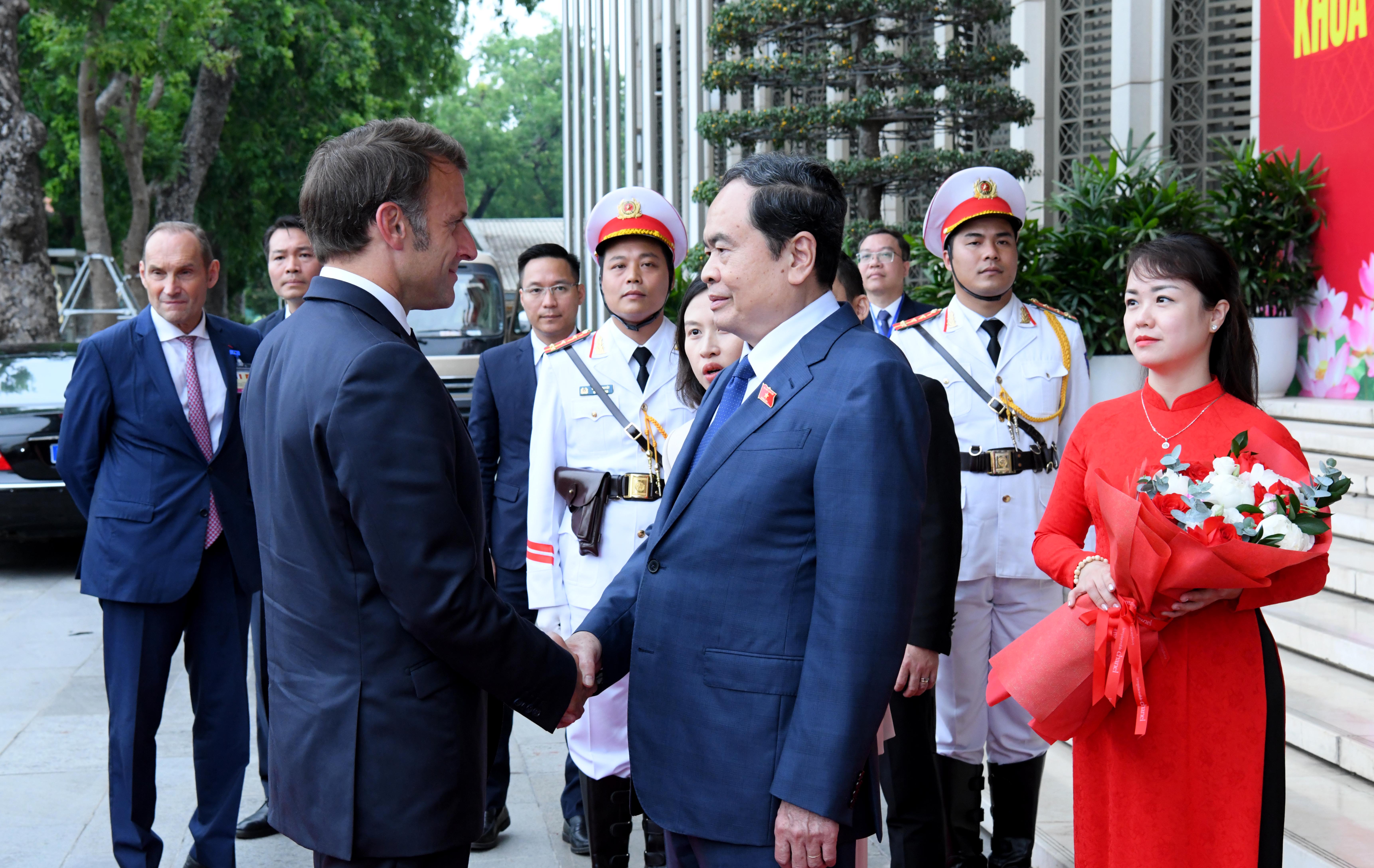 Chủ tịch Quốc hội Trần Thanh Mẫn hội kiến Tổng thống Pháp Emmanuel Macron
