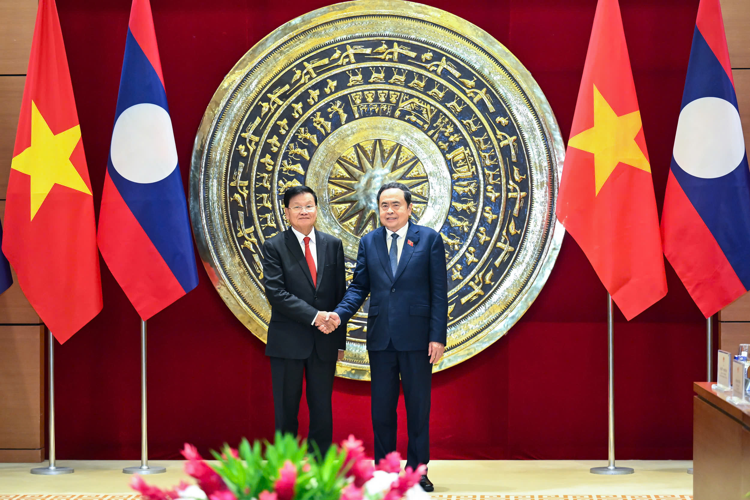Chủ tịch Quốc hội Trần Thanh Mẫn hội kiến Tổng Bí thư, Chủ tịch nước Lào Thongloun Sisoulith