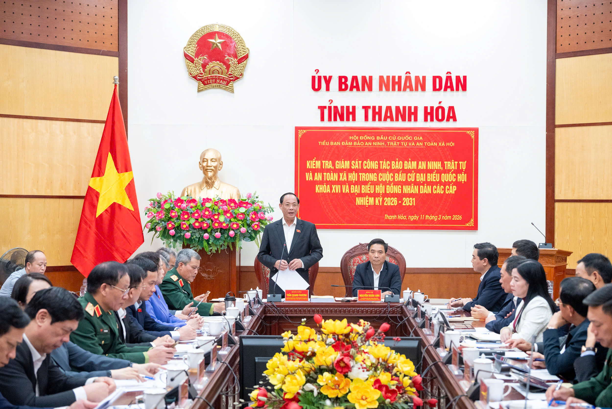 Phó Chủ tịch Quốc hội, Thượng tướng Trần Quang Phương kiểm tra, giám sát công tác chuẩn bị bầu cử tại UBBC tỉnh Thanh Hóa