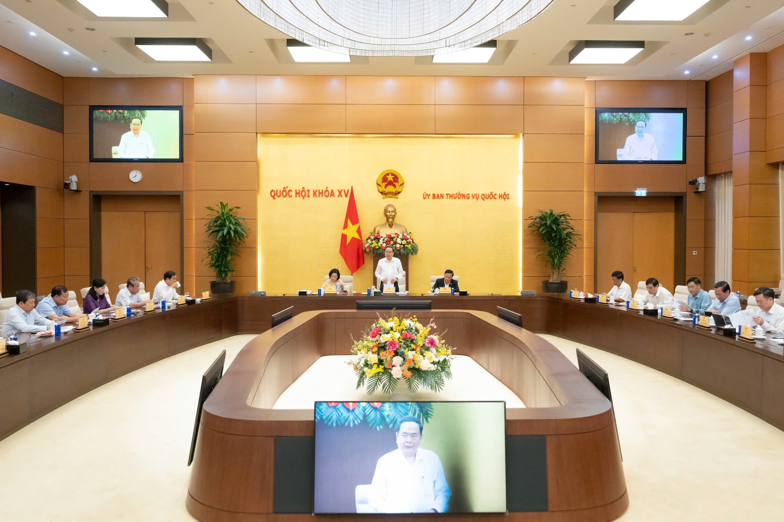 Chủ tịch Quốc hội chủ trì cuộc họp về công tác chuẩn bị cho Kỳ họp thứ Nhất, Quốc hội khoá XVI