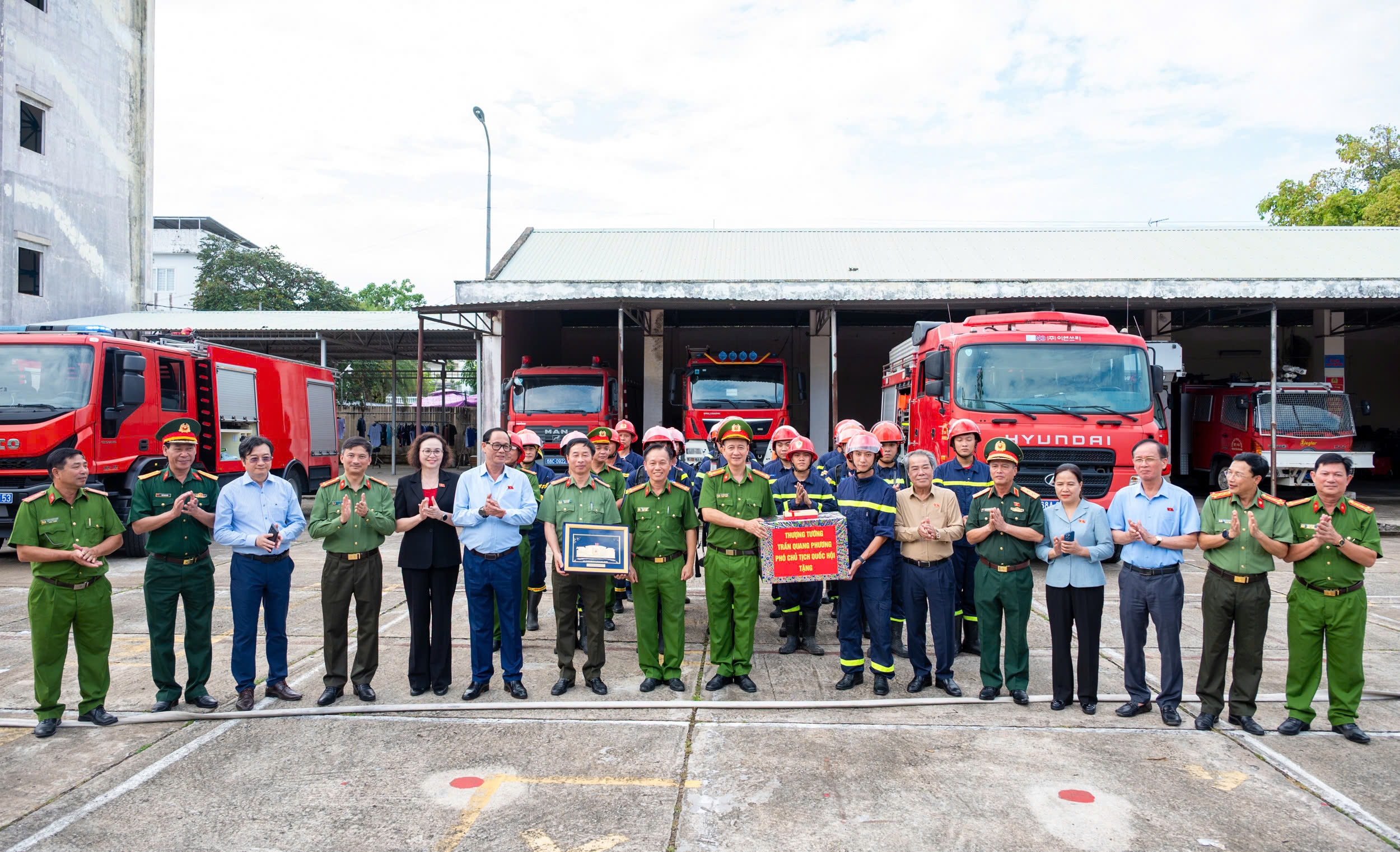 Phó Chủ tịch Quốc hội, Thượng tướng Trần Quang Phương kiểm tra tại Phòng Cảnh sát PCCC&CNCH, Công an tỉnh An Giang