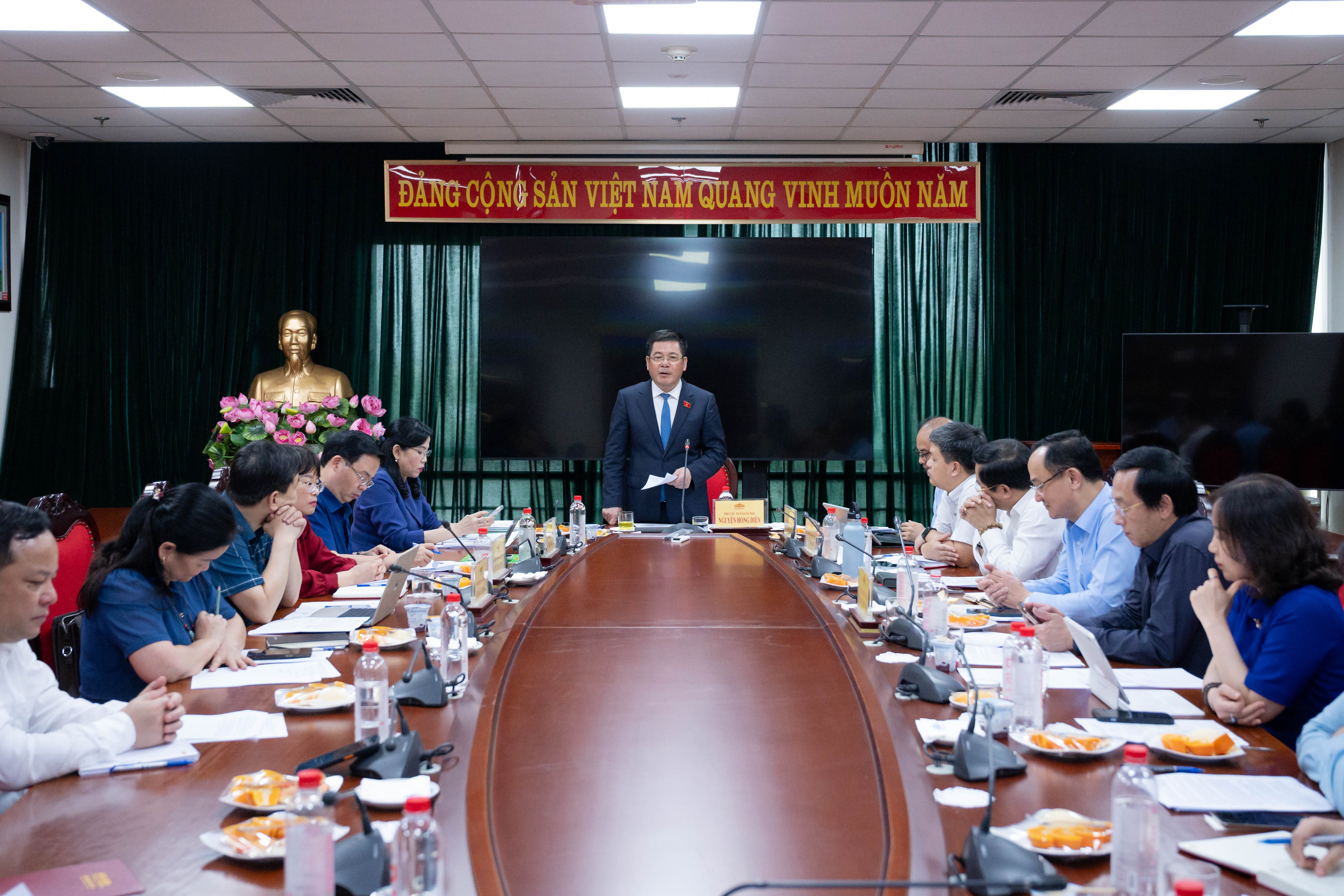 Phó Chủ tịch Quốc hội Nguyễn Hồng Diên làm việc với Ủy ban Khoa học, Công nghệ và Môi trường