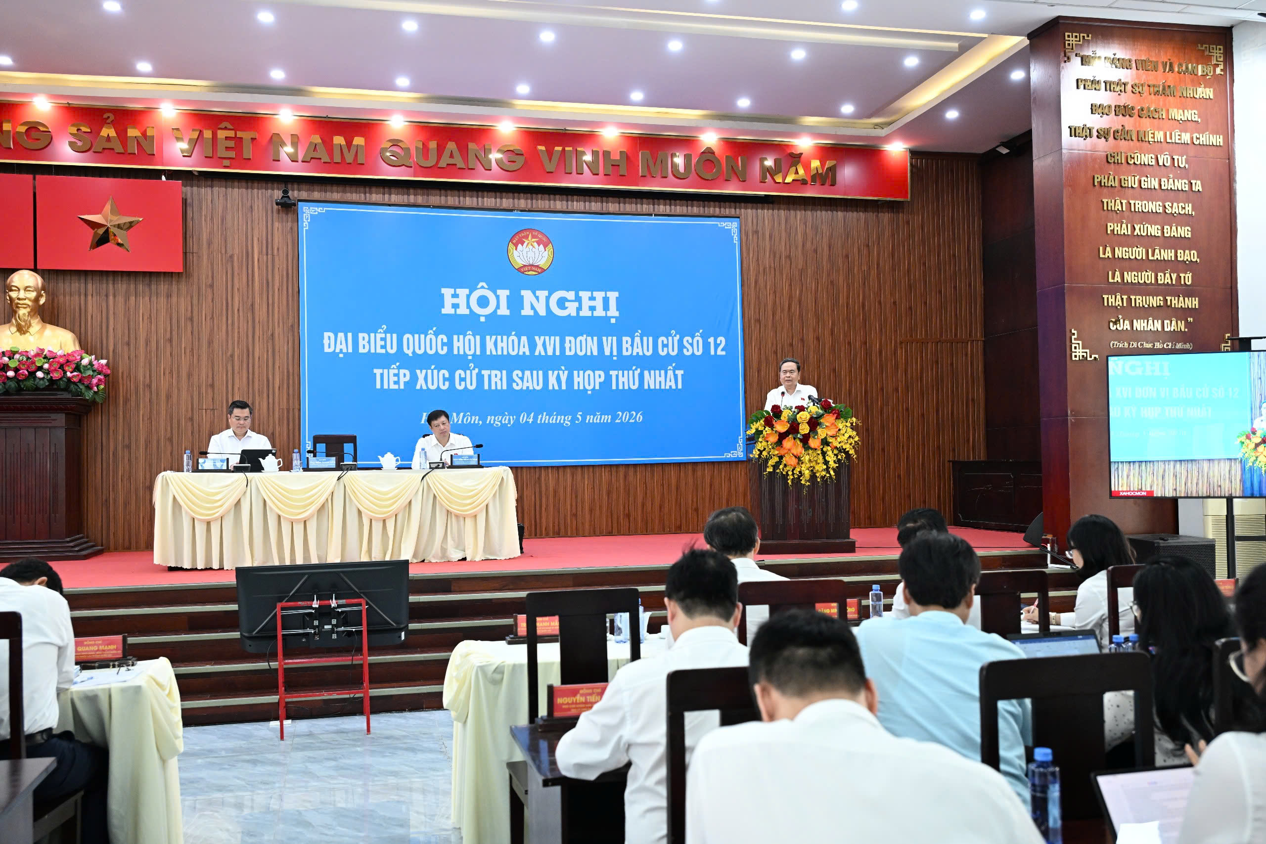 Chủ tịch Quốc hội tiếp xúc cử tri Thành phố Hồ Chí Minh sau Kỳ họp thứ Nhất