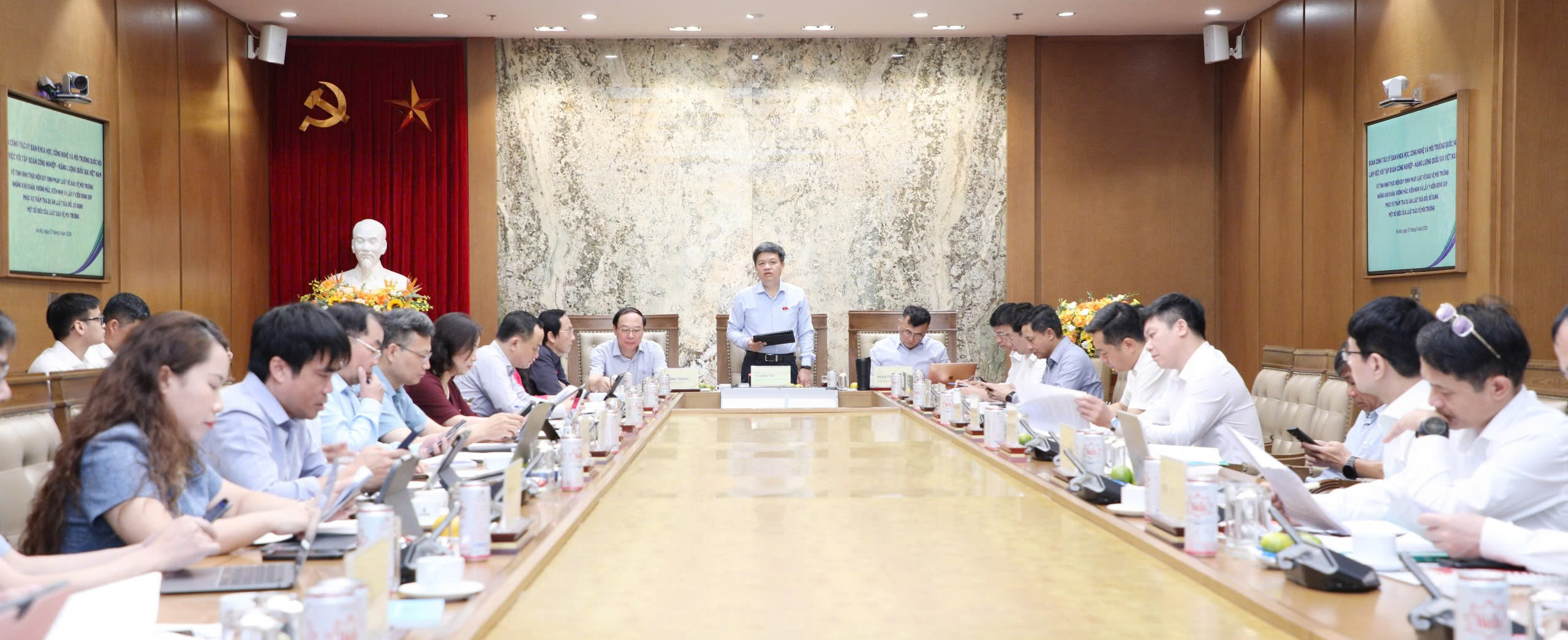 Đoàn công tác của Thường trực Ủy ban Khoa học, Công nghệ và Môi trường làm việc với Tập đoàn Công nghiệp - Năng lượng quốc gia Việt Nam