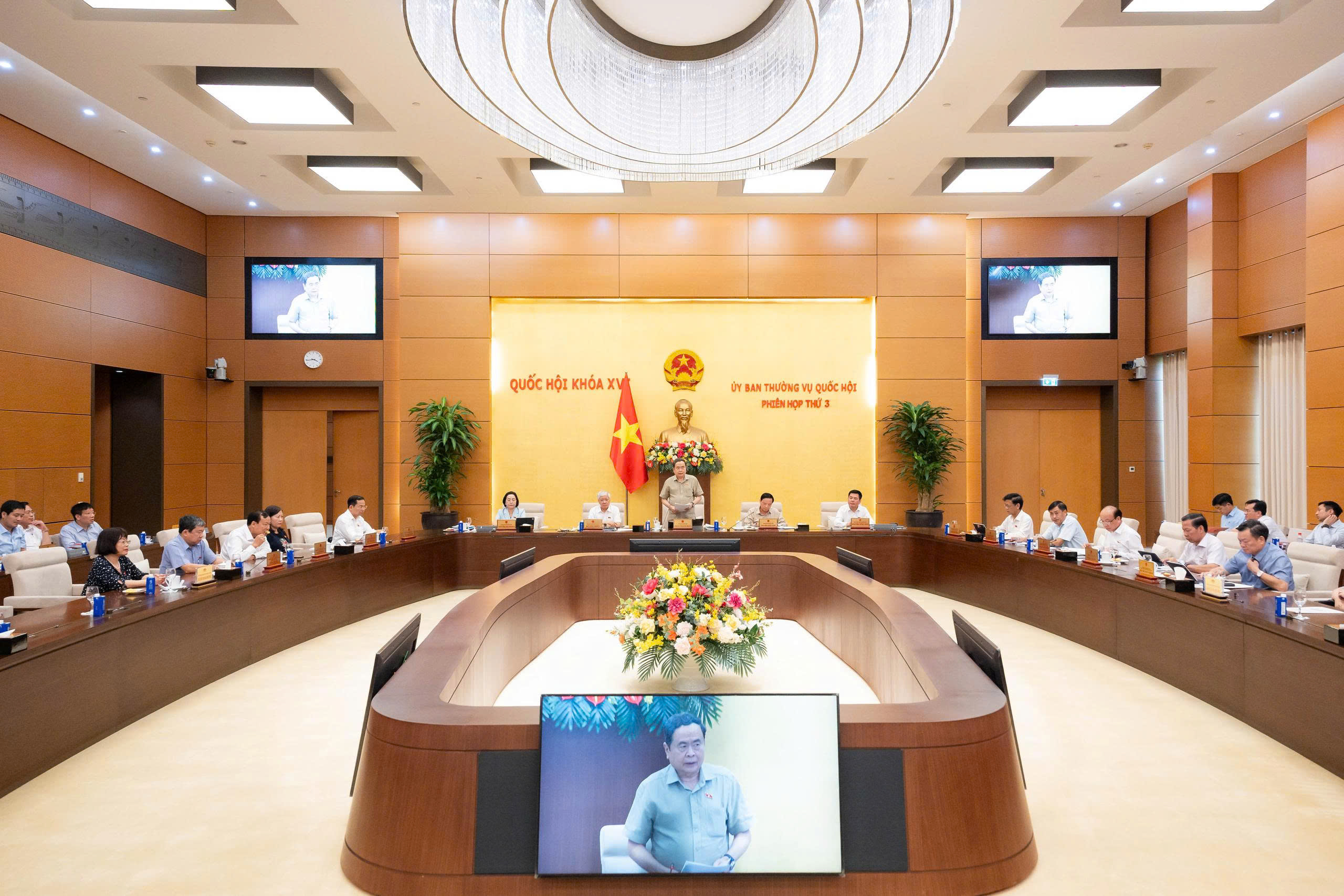 Chủ tịch Quốc hội: Phải đặt chất lượng lập pháp lên hàng đầu, tuyệt đối không chạy theo số lượng để lấy thành tích