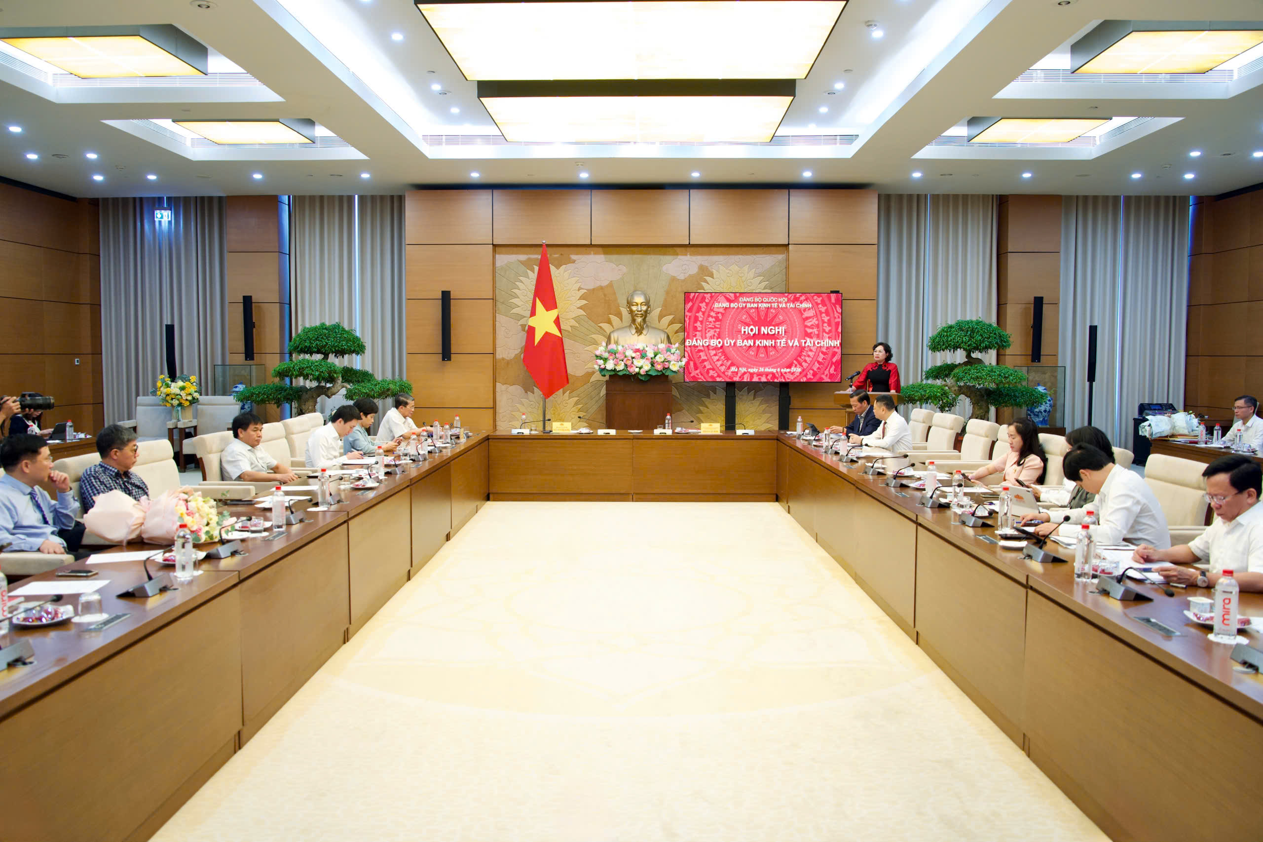 Đảng bộ Uỷ ban Kinh tế và Tài chính: Nâng cao chất lượng tham mưu lập pháp, giám sát từ sớm, từ xa