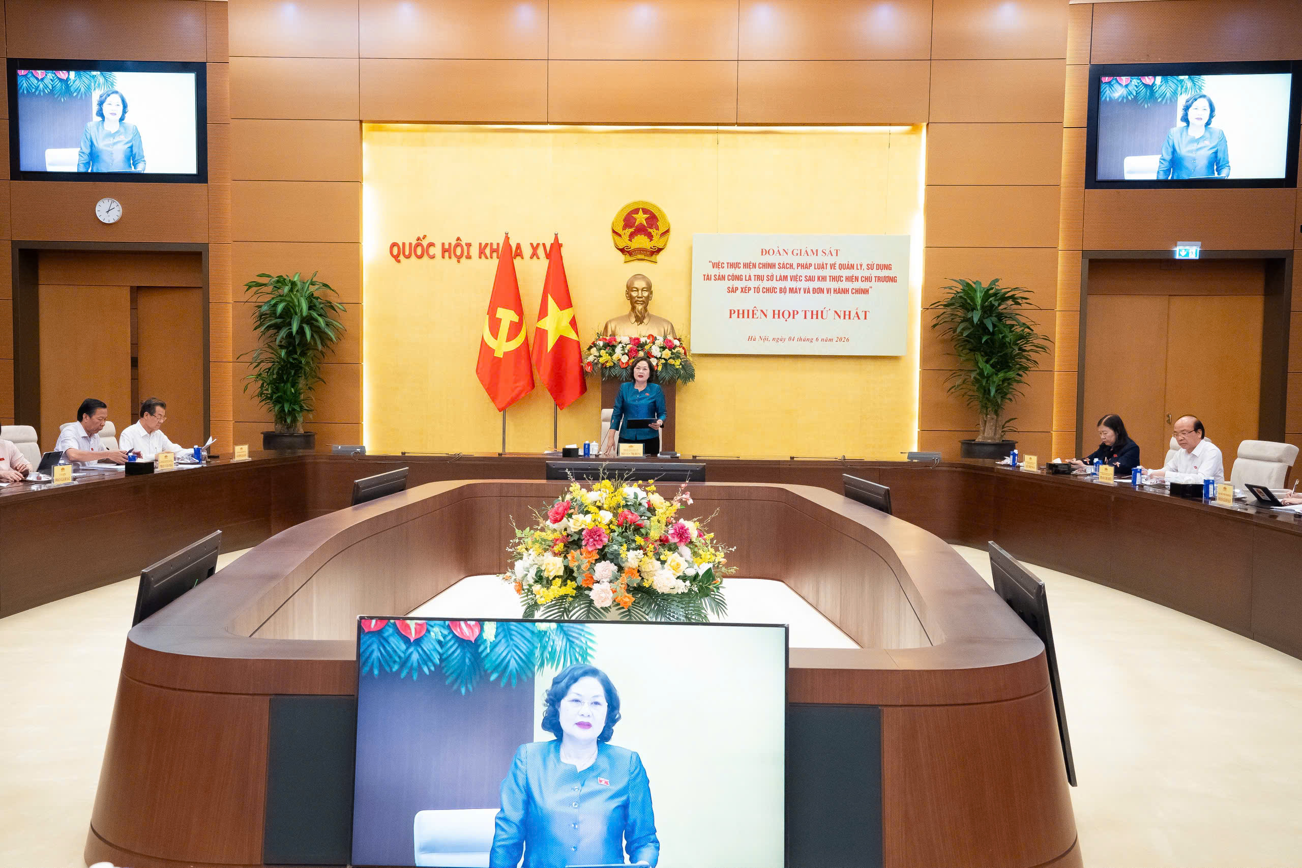 Đoàn giám sát về quản lý, sử dụng tài sản công là trụ sở làm việc sau khi thực hiện chủ trương sắp xếp tổ chức bộ máy và ĐVHC họp phiên thứ Nhất