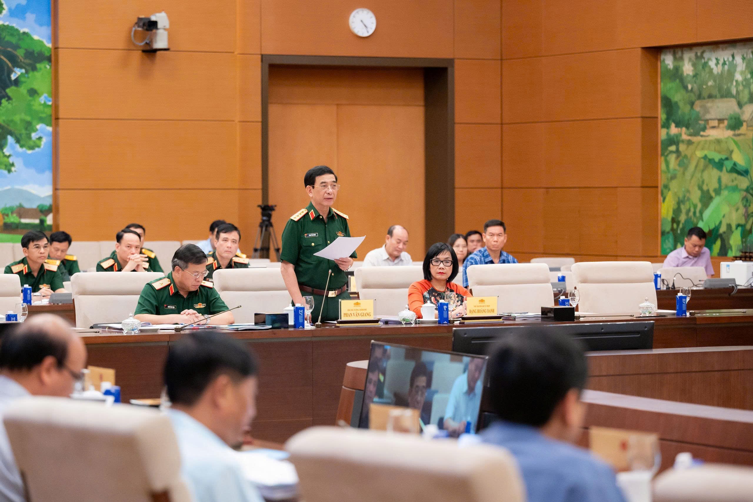 Ủy ban Thường vụ Quốc hội cho ý kiến về dự án Luật sửa đổi, bổ sung một số điều của 09 luật về quân sự, quốc phòng